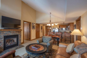 Top Floor 2 bedroom Condo in Mountaineer Square- Slopeside condo